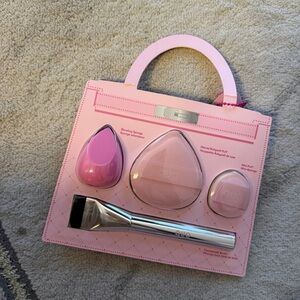 Quo Pink Makeup Sponge Set with Silver Brush